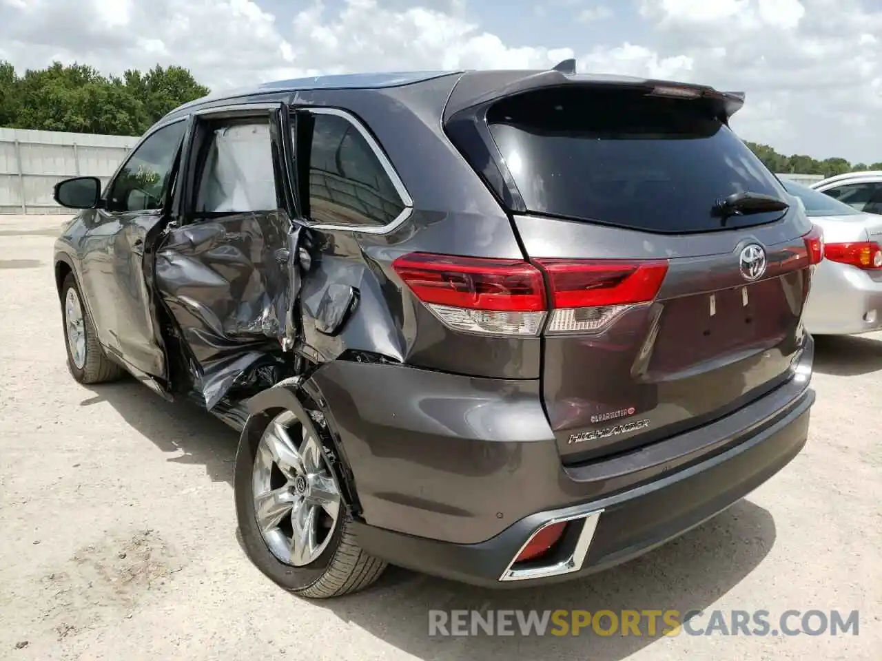 3 Photograph of a damaged car 5TDYZRFH4KS339676 TOYOTA HIGHLANDER 2019