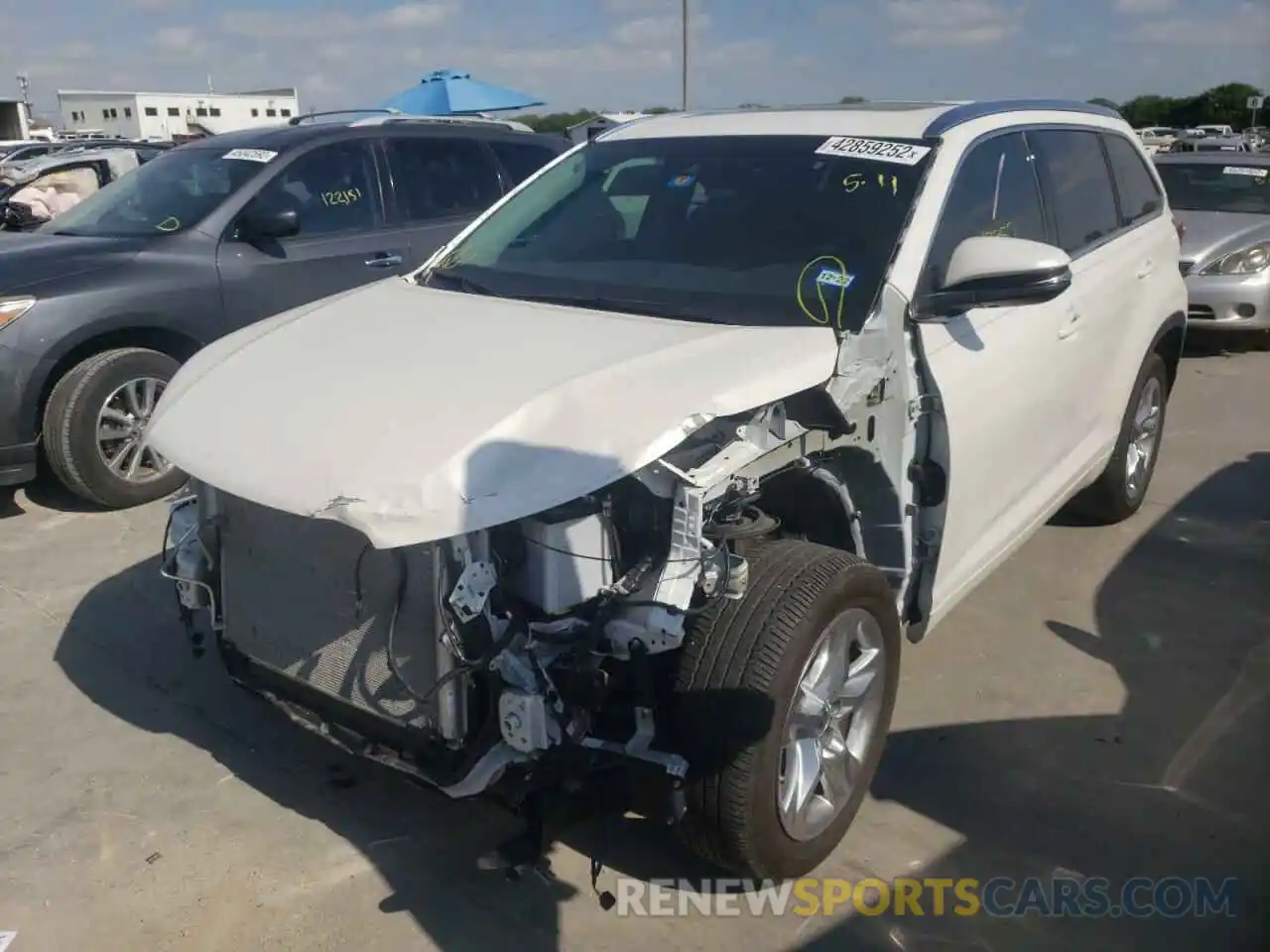 2 Photograph of a damaged car 5TDYZRFH4KS369809 TOYOTA HIGHLANDER 2019