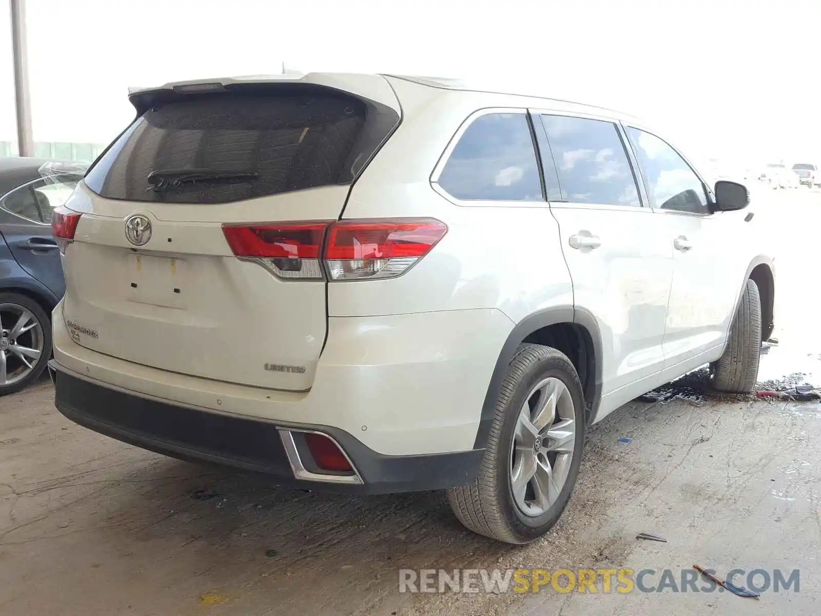 4 Photograph of a damaged car 5TDYZRFH5KS291959 TOYOTA HIGHLANDER 2019