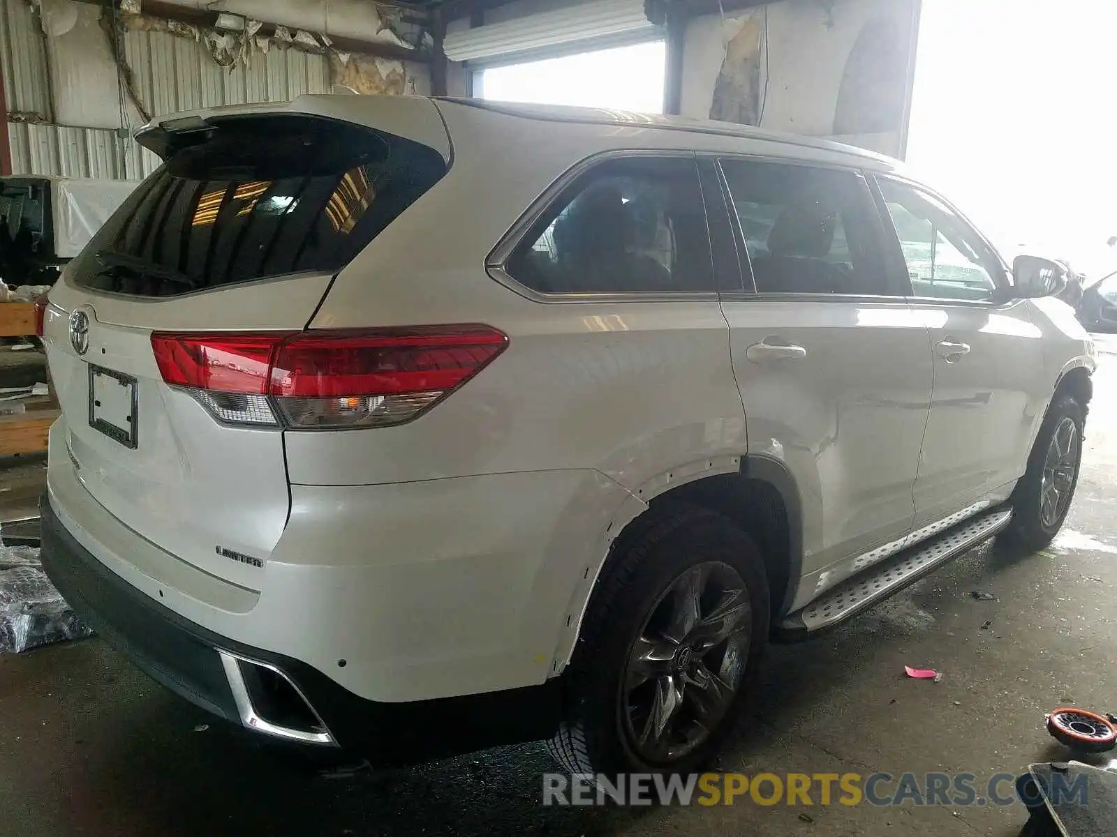 4 Photograph of a damaged car 5TDYZRFH5KS297700 TOYOTA HIGHLANDER 2019