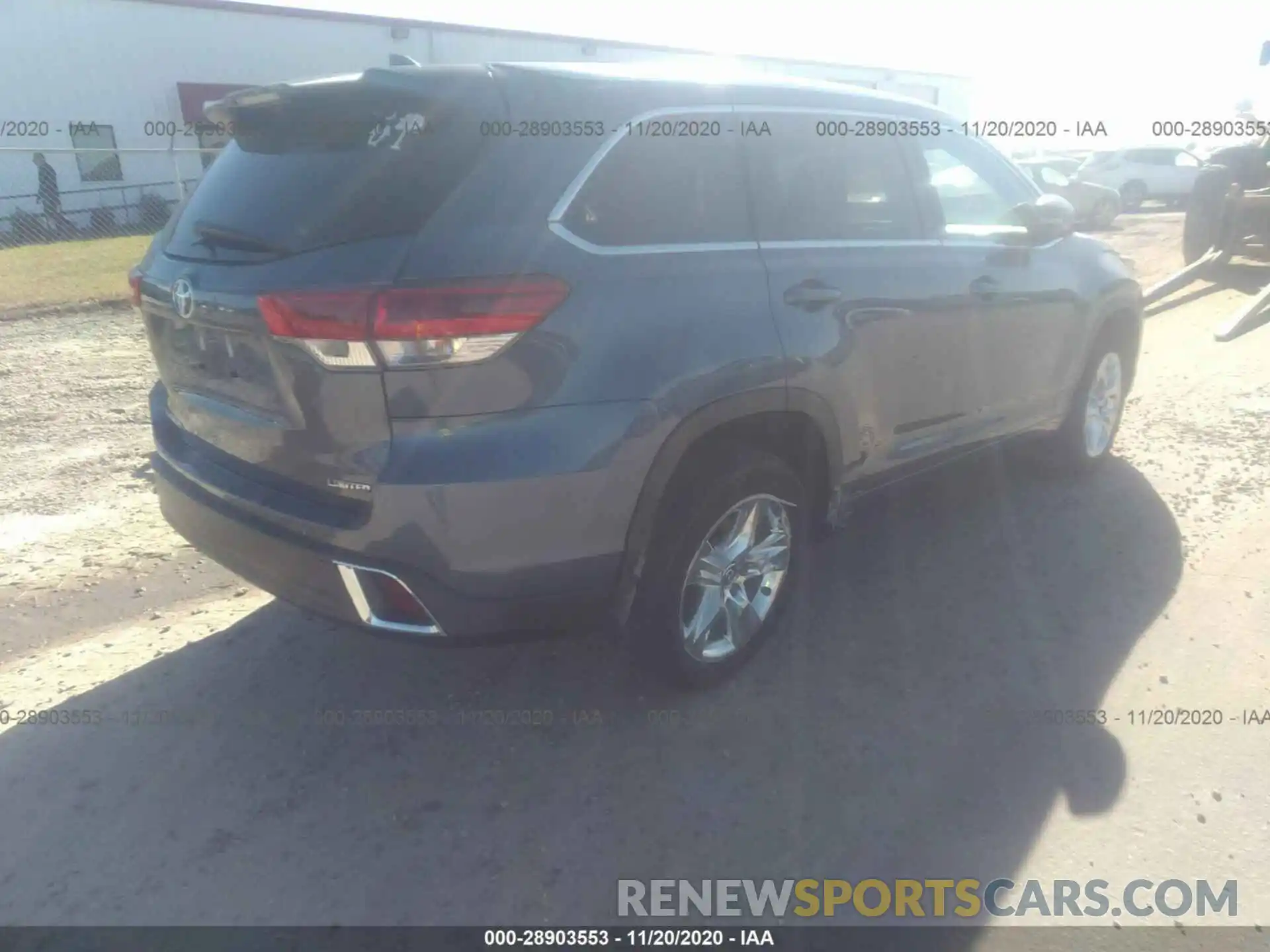 4 Photograph of a damaged car 5TDYZRFH5KS299351 TOYOTA HIGHLANDER 2019