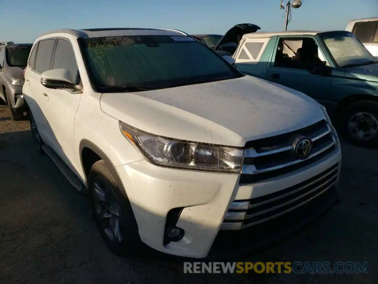 1 Photograph of a damaged car 5TDYZRFH5KS300496 TOYOTA HIGHLANDER 2019