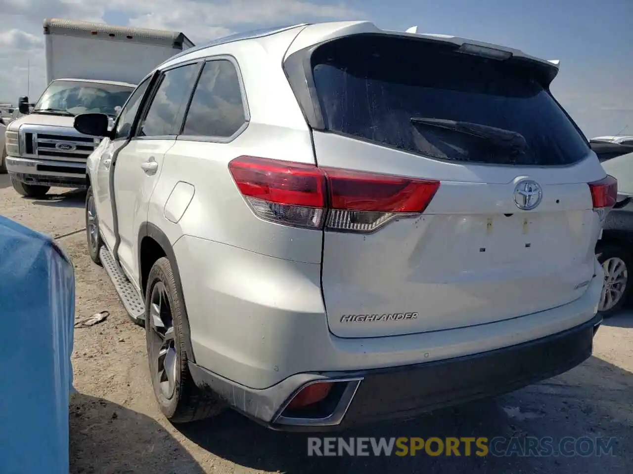 3 Photograph of a damaged car 5TDYZRFH5KS300496 TOYOTA HIGHLANDER 2019