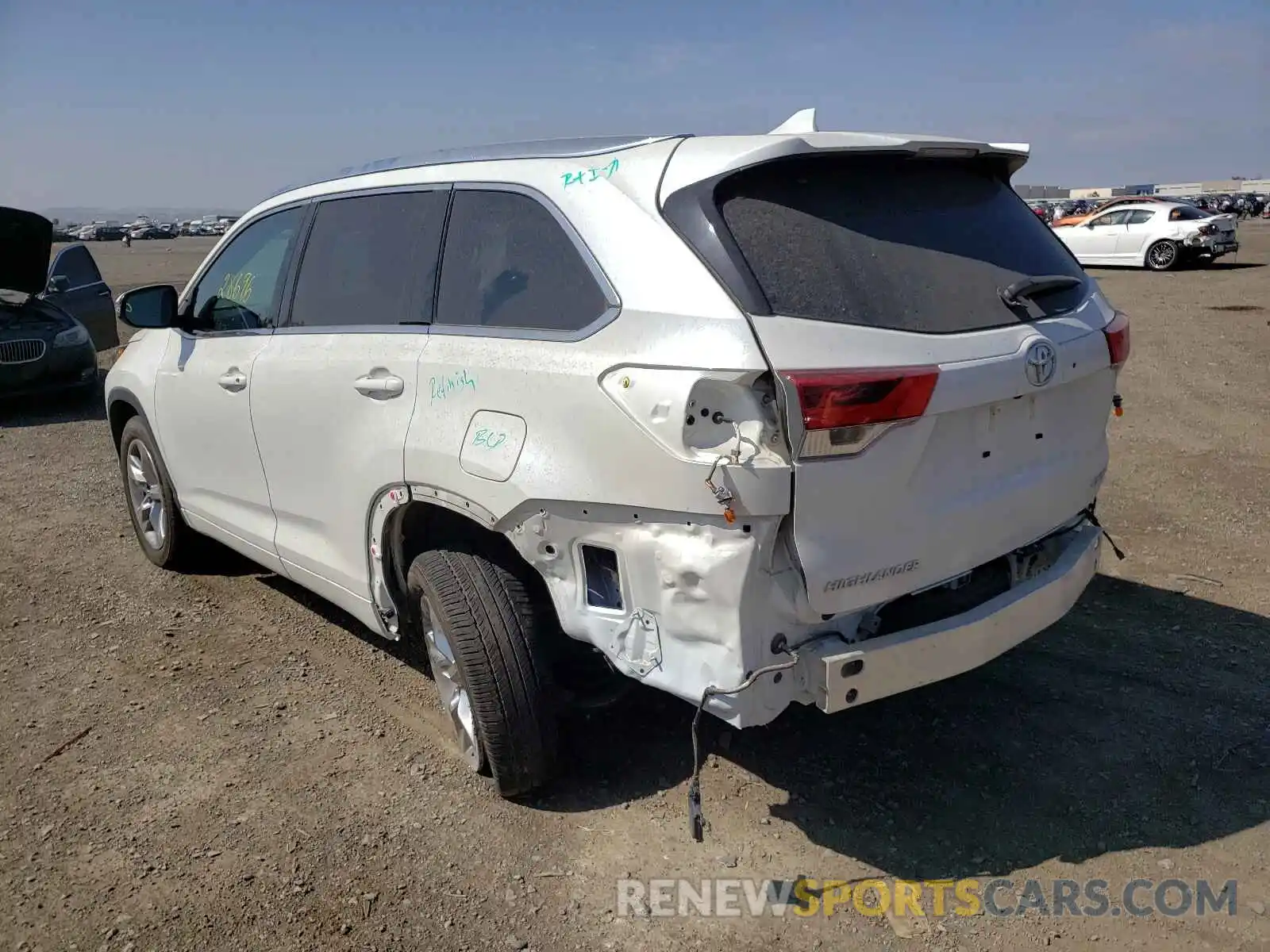 3 Photograph of a damaged car 5TDYZRFH5KS306895 TOYOTA HIGHLANDER 2019