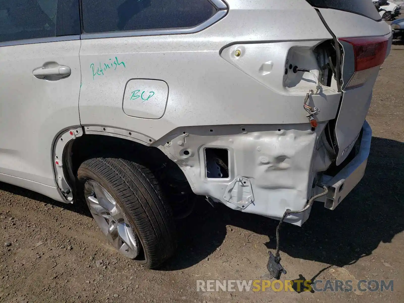 9 Photograph of a damaged car 5TDYZRFH5KS306895 TOYOTA HIGHLANDER 2019