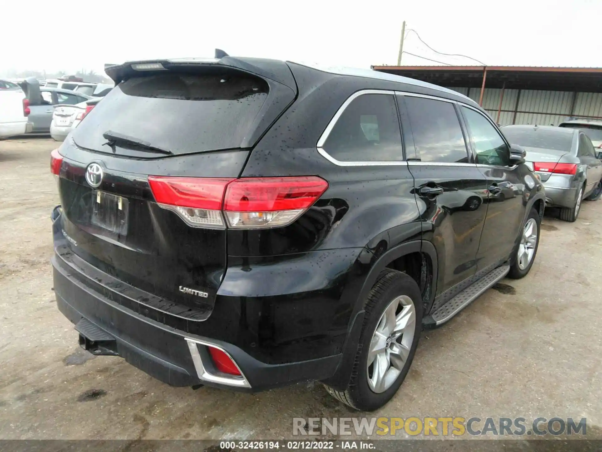 4 Photograph of a damaged car 5TDYZRFH5KS308419 TOYOTA HIGHLANDER 2019