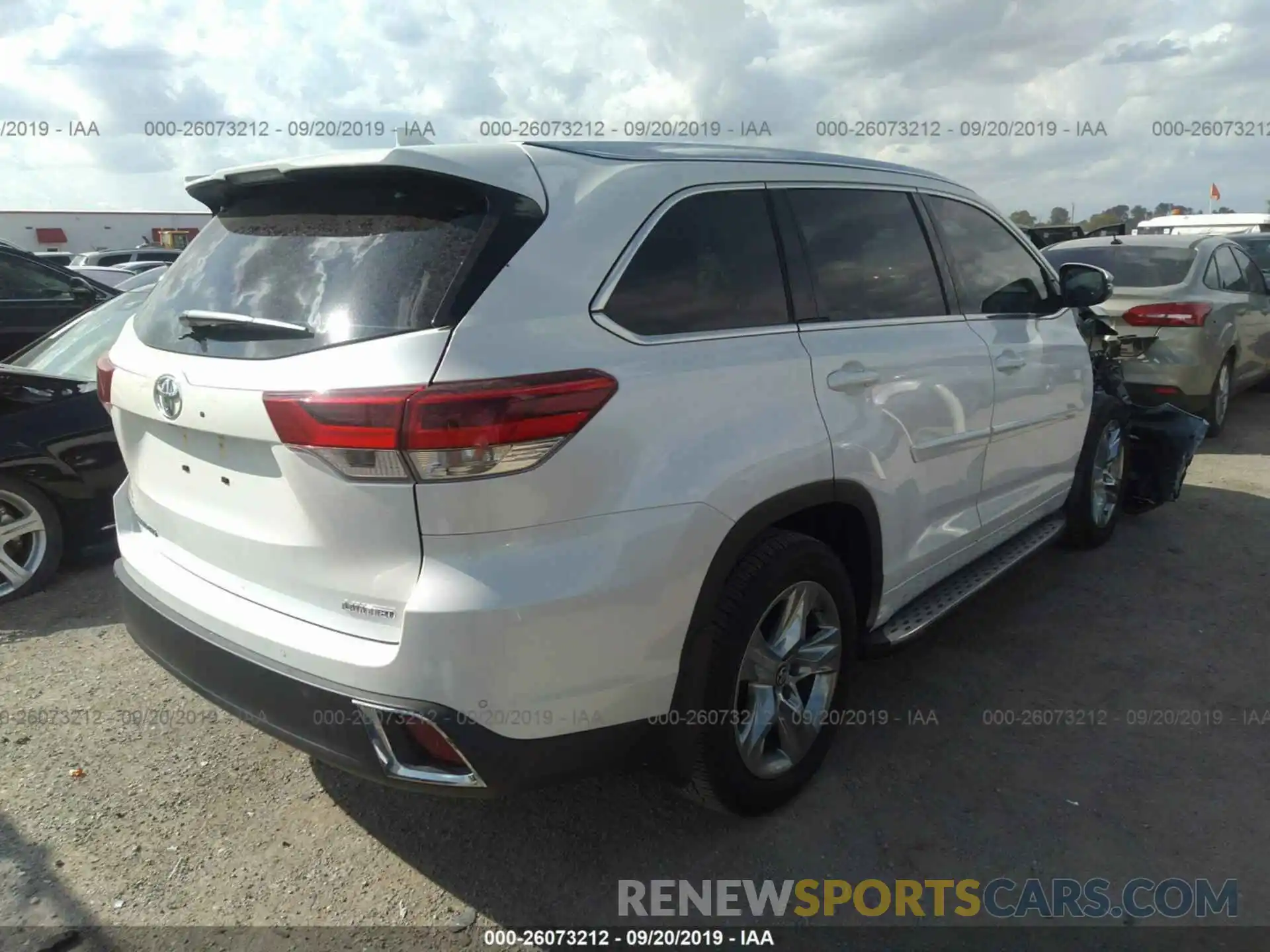 4 Photograph of a damaged car 5TDYZRFH5KS311479 TOYOTA HIGHLANDER 2019