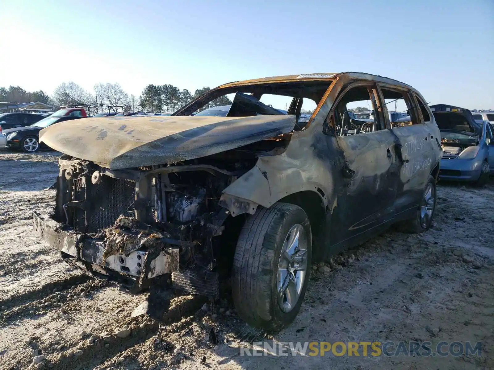 2 Photograph of a damaged car 5TDYZRFH5KS320120 TOYOTA HIGHLANDER 2019