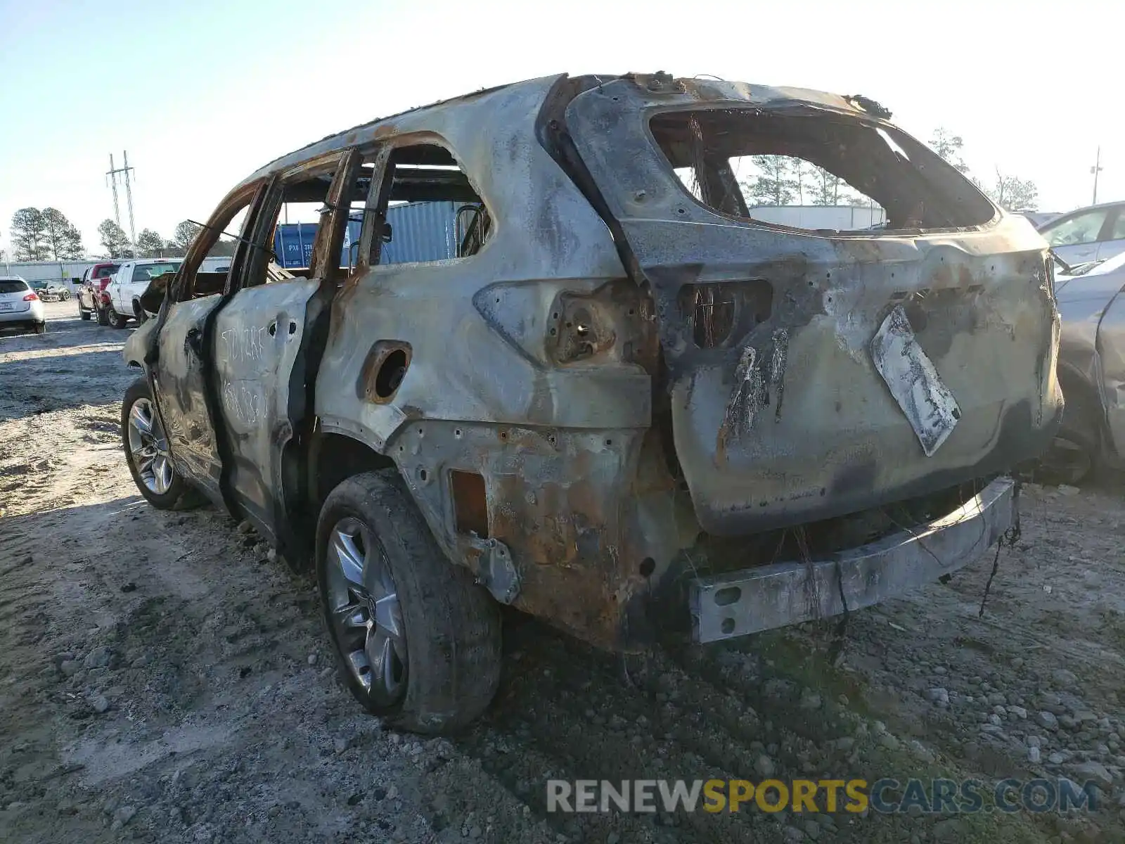 3 Photograph of a damaged car 5TDYZRFH5KS320120 TOYOTA HIGHLANDER 2019