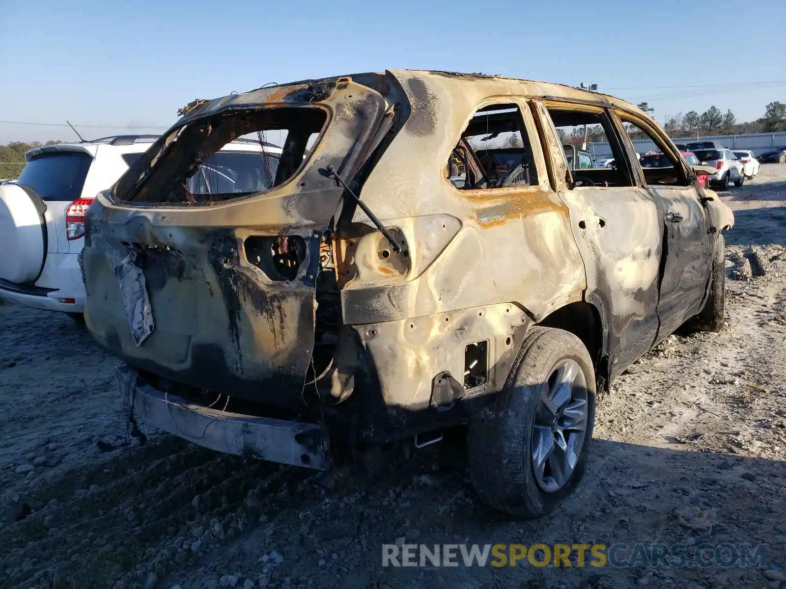 4 Photograph of a damaged car 5TDYZRFH5KS320120 TOYOTA HIGHLANDER 2019