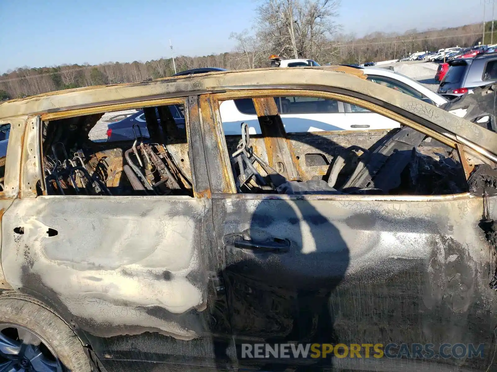 9 Photograph of a damaged car 5TDYZRFH5KS320120 TOYOTA HIGHLANDER 2019