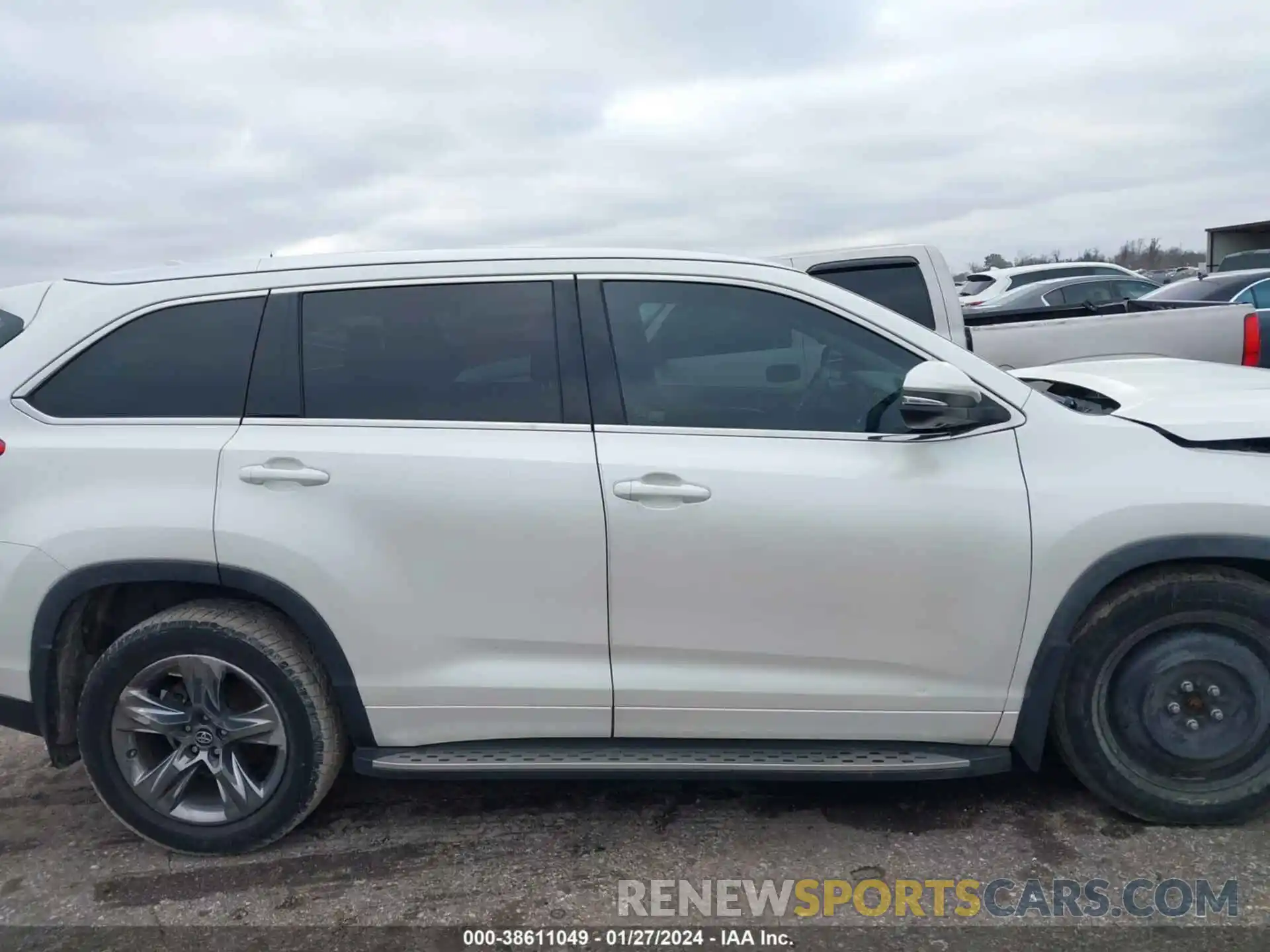 13 Photograph of a damaged car 5TDYZRFH5KS325687 TOYOTA HIGHLANDER 2019