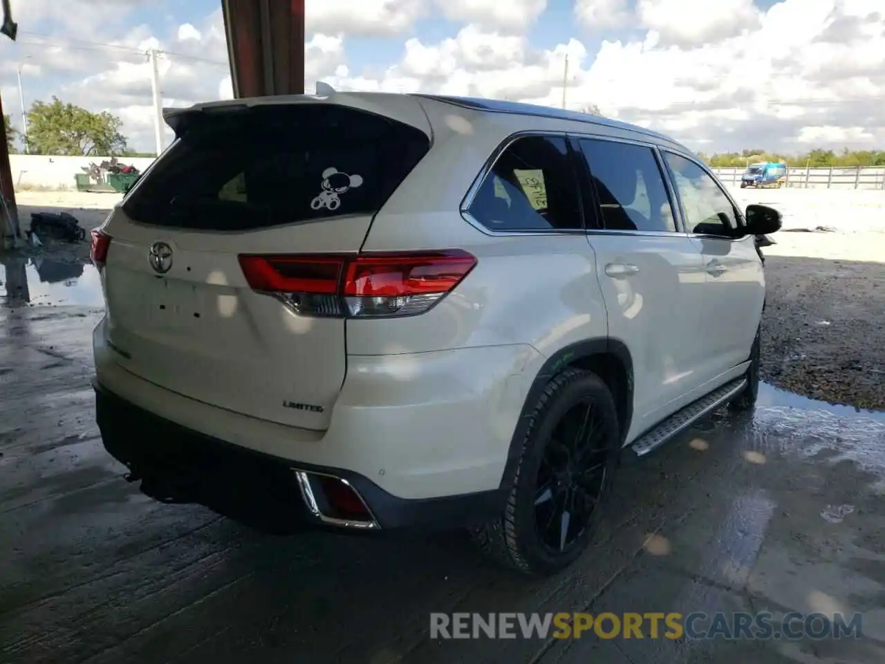 4 Photograph of a damaged car 5TDYZRFH5KS331473 TOYOTA HIGHLANDER 2019