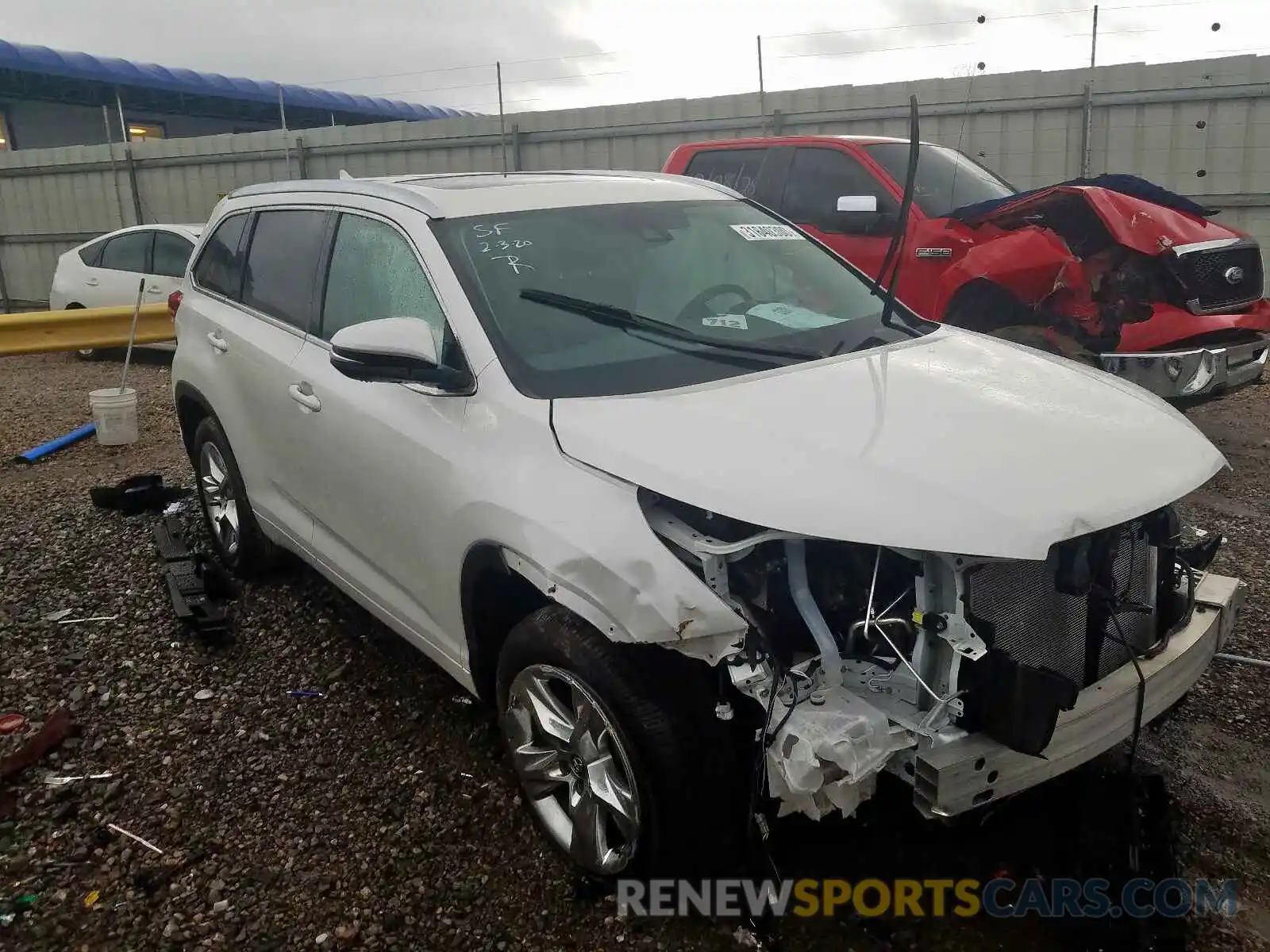 1 Photograph of a damaged car 5TDYZRFH5KS333899 TOYOTA HIGHLANDER 2019