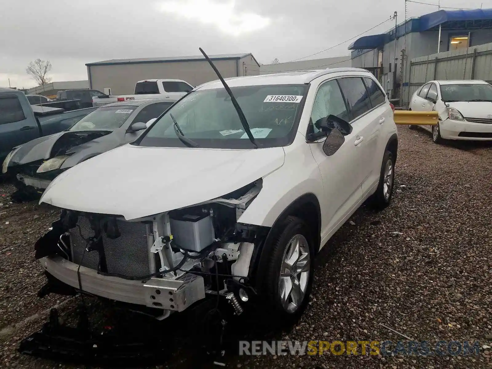 2 Photograph of a damaged car 5TDYZRFH5KS333899 TOYOTA HIGHLANDER 2019