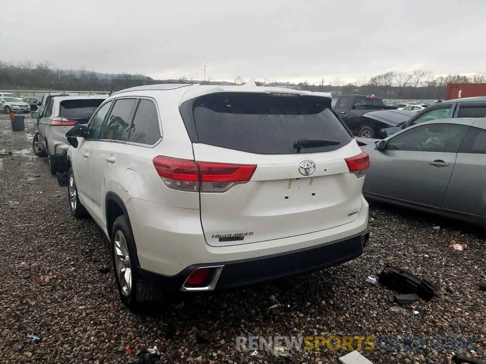 3 Photograph of a damaged car 5TDYZRFH5KS333899 TOYOTA HIGHLANDER 2019