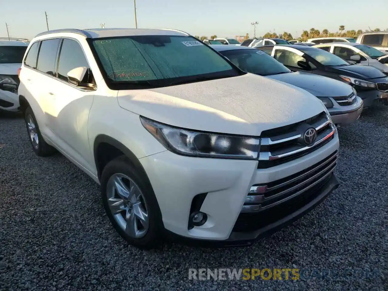 1 Photograph of a damaged car 5TDYZRFH5KS346605 TOYOTA HIGHLANDER 2019