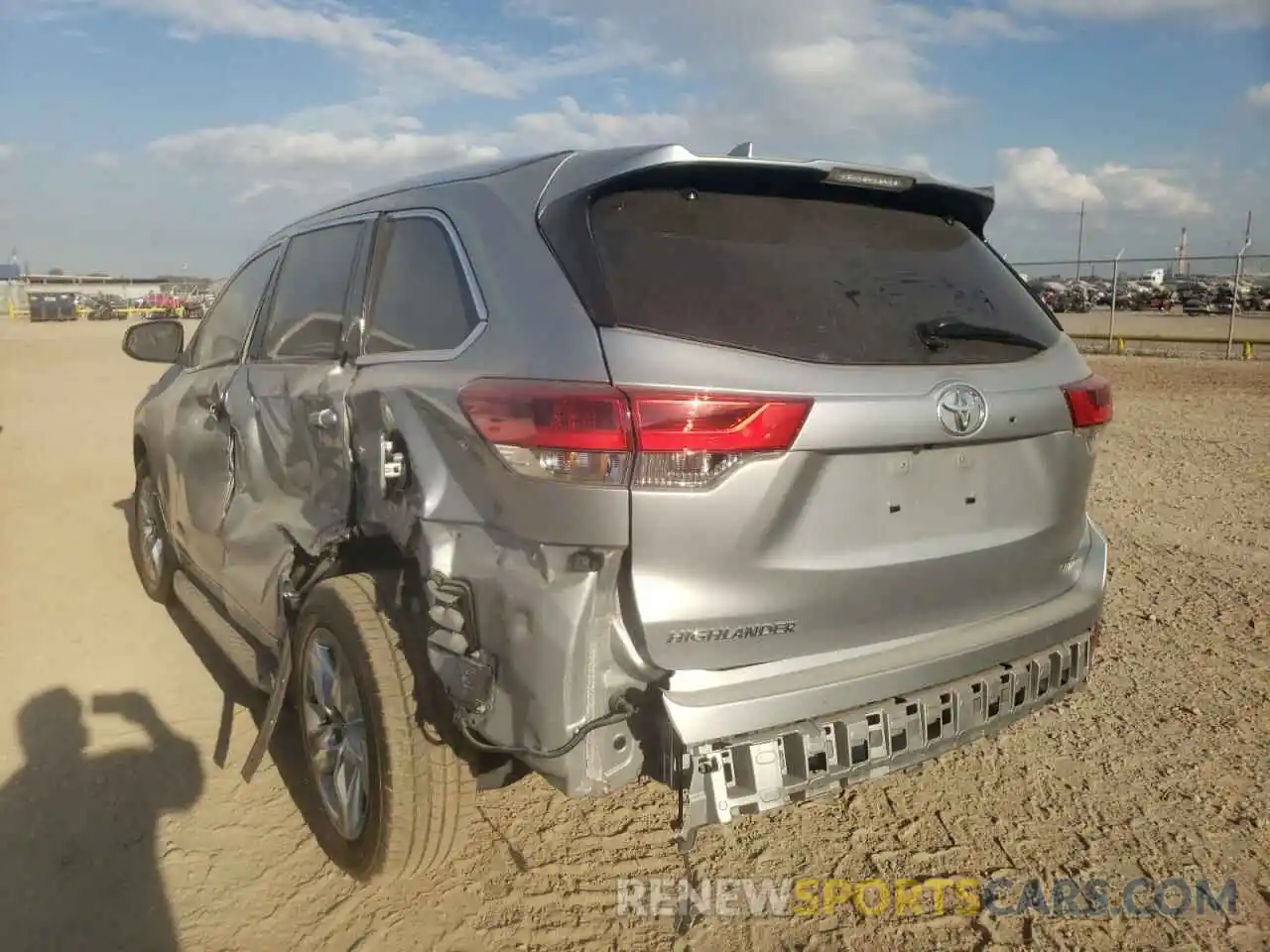 3 Photograph of a damaged car 5TDYZRFH5KS348340 TOYOTA HIGHLANDER 2019