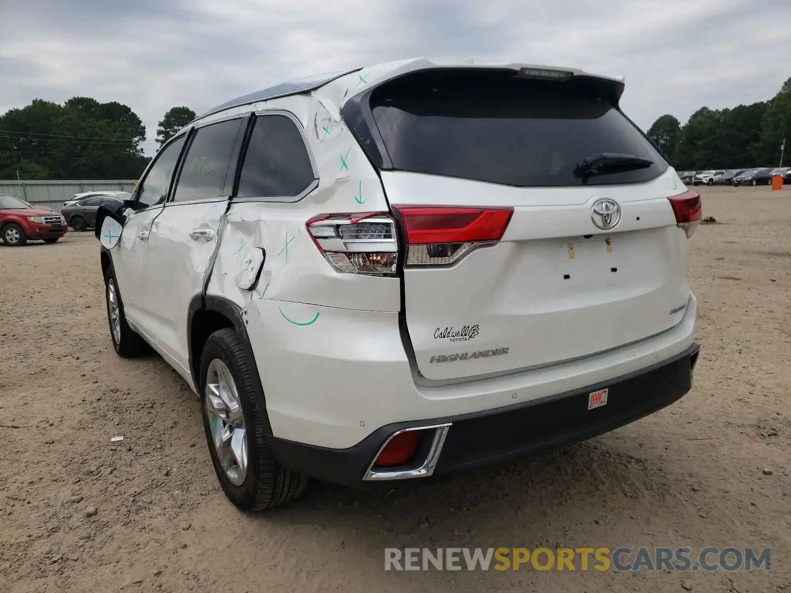 3 Photograph of a damaged car 5TDYZRFH6KS290383 TOYOTA HIGHLANDER 2019