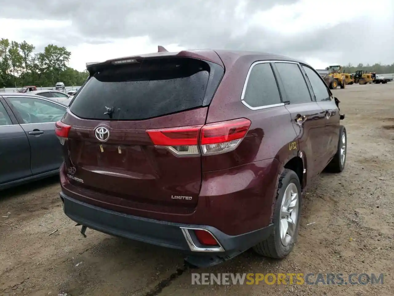 4 Photograph of a damaged car 5TDYZRFH6KS292327 TOYOTA HIGHLANDER 2019