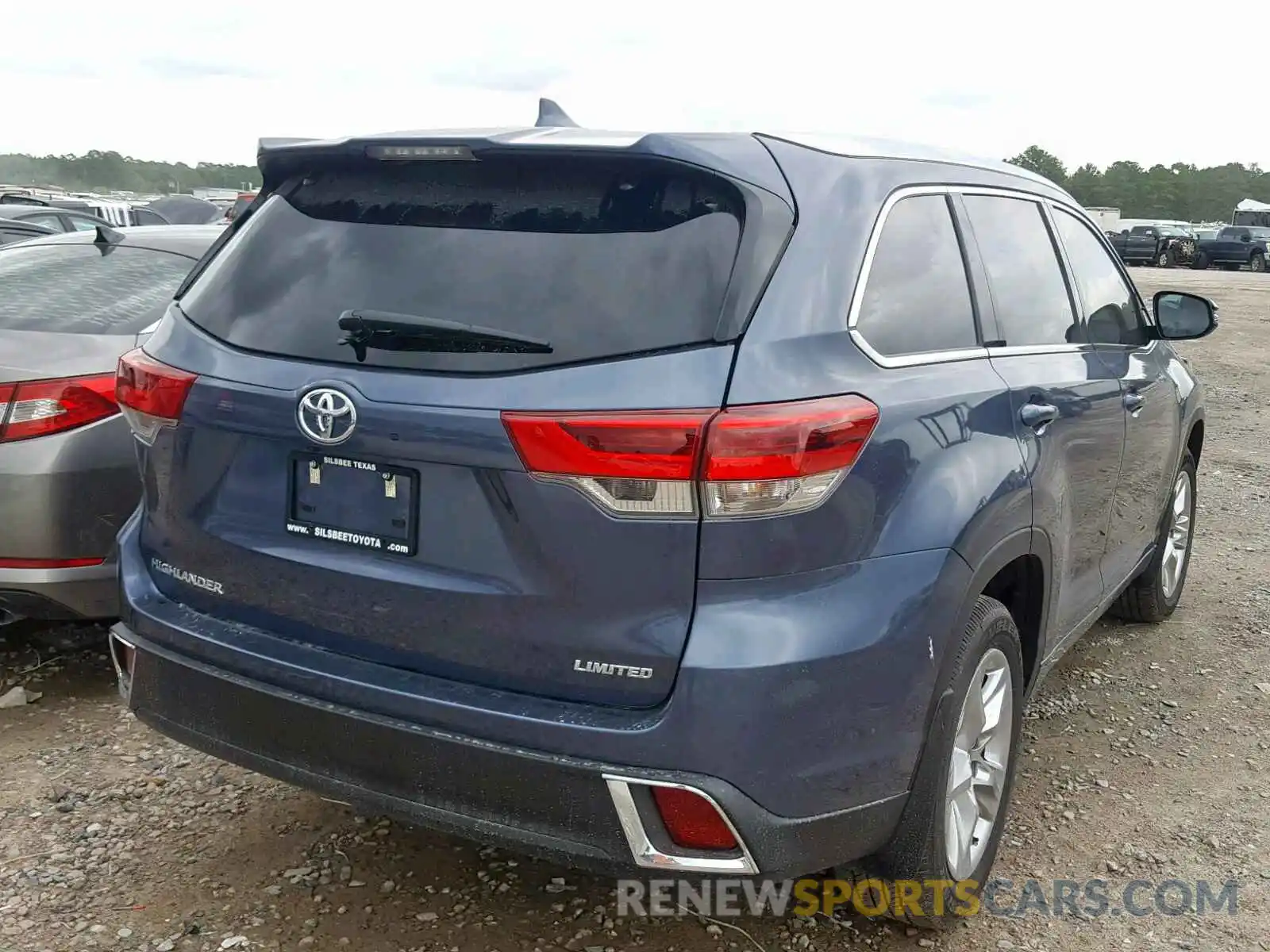 4 Photograph of a damaged car 5TDYZRFH6KS316173 TOYOTA HIGHLANDER 2019