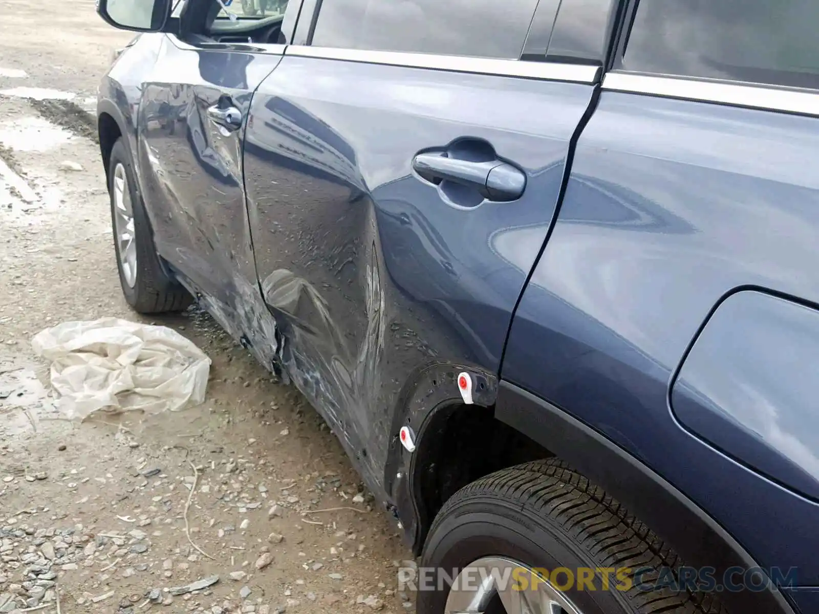 9 Photograph of a damaged car 5TDYZRFH6KS316173 TOYOTA HIGHLANDER 2019