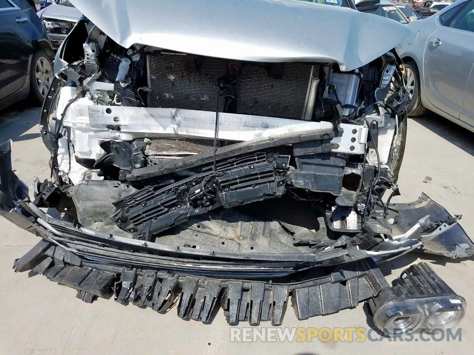 9 Photograph of a damaged car 5TDYZRFH6KS334320 TOYOTA HIGHLANDER 2019