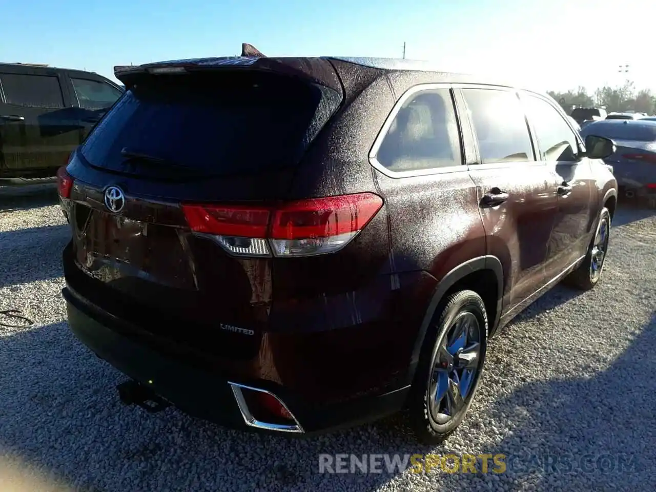 4 Photograph of a damaged car 5TDYZRFH6KS355023 TOYOTA HIGHLANDER 2019