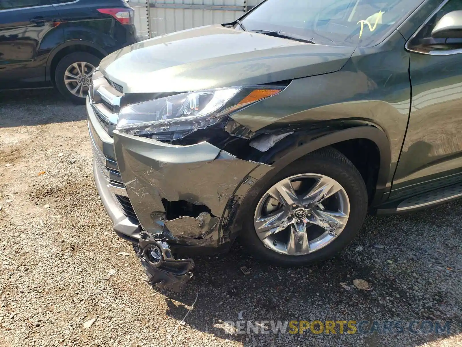 9 Photograph of a damaged car 5TDYZRFH7KS291221 TOYOTA HIGHLANDER 2019