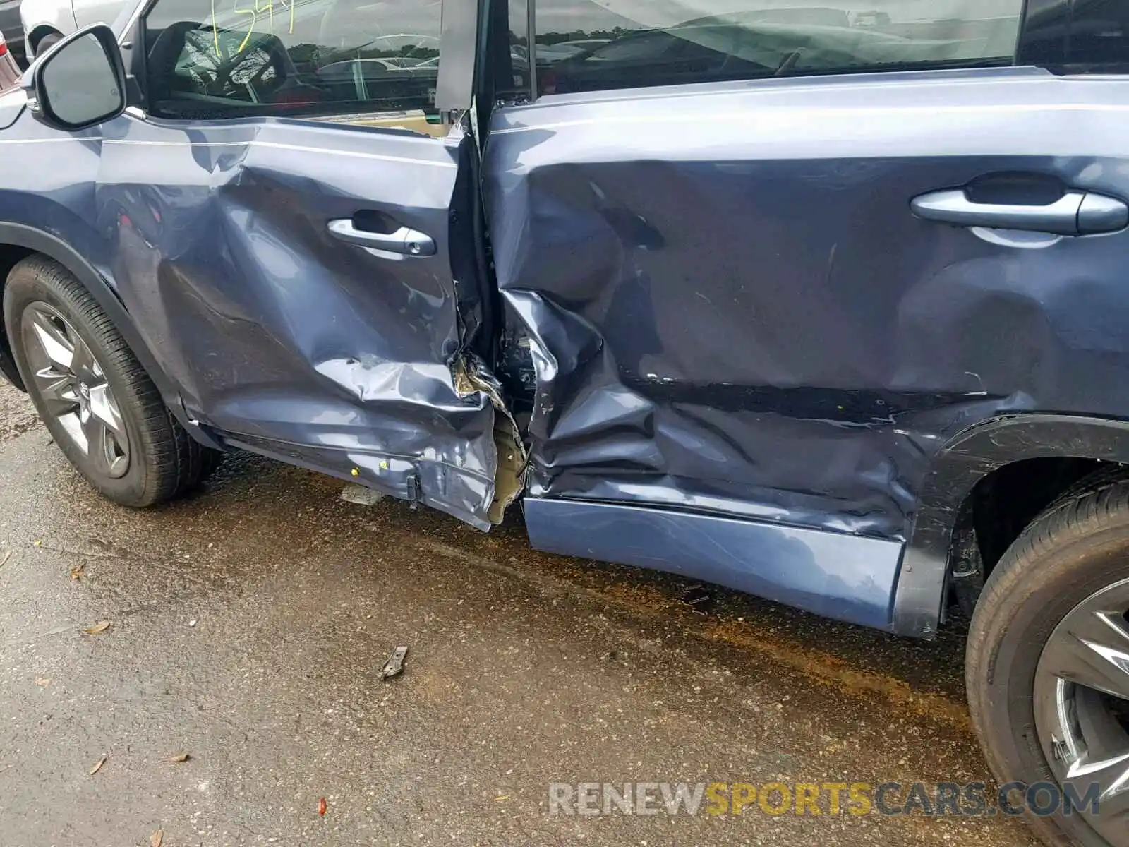 9 Photograph of a damaged car 5TDYZRFH7KS293616 TOYOTA HIGHLANDER 2019