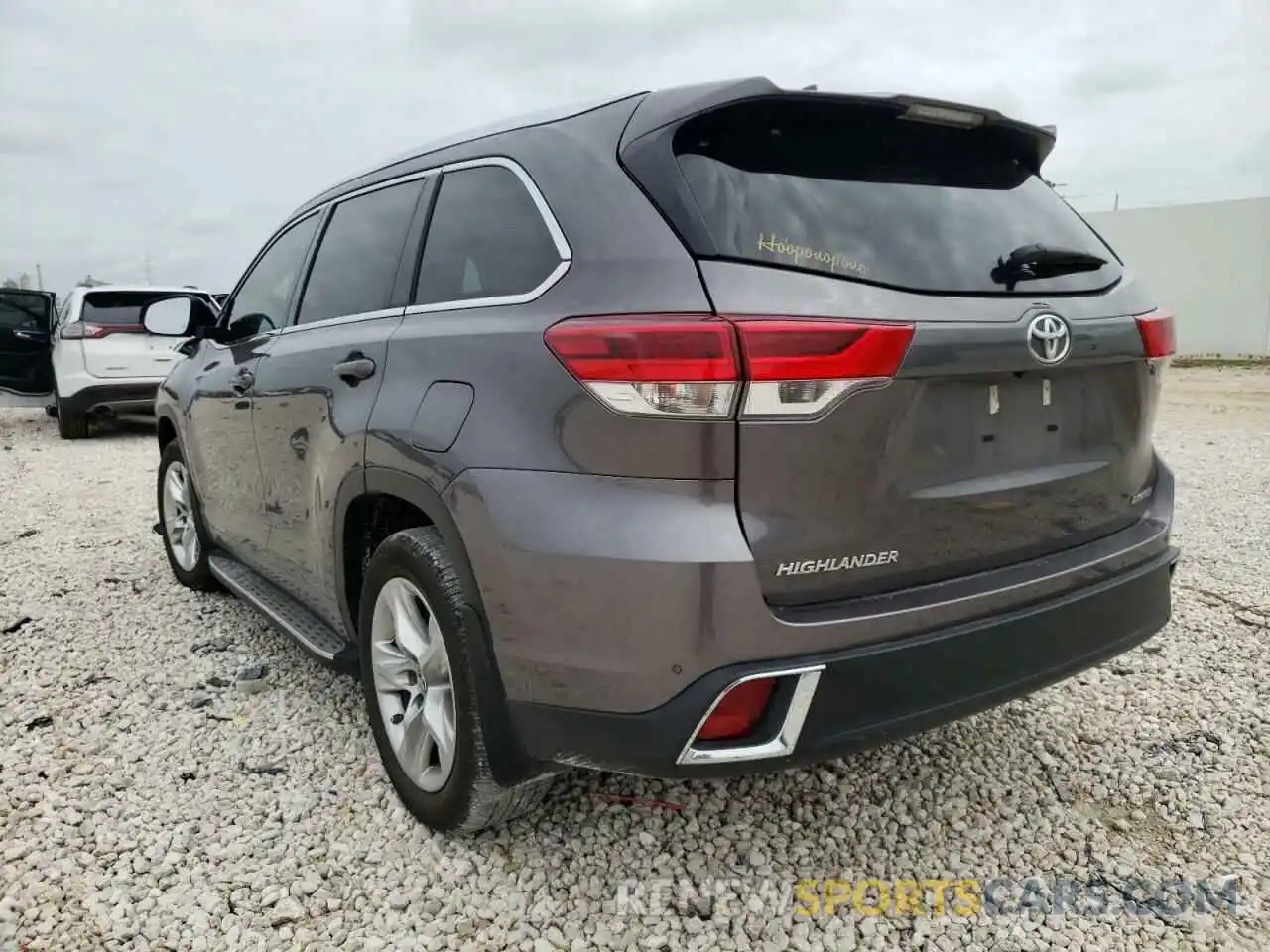 3 Photograph of a damaged car 5TDYZRFH7KS300516 TOYOTA HIGHLANDER 2019