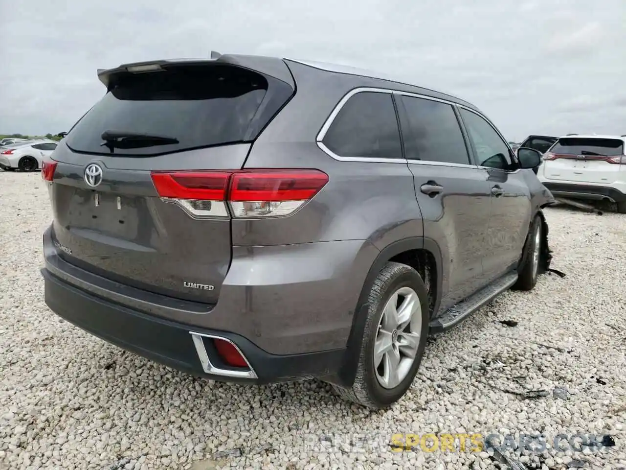 4 Photograph of a damaged car 5TDYZRFH7KS300516 TOYOTA HIGHLANDER 2019