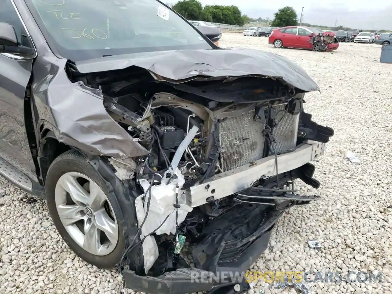 9 Photograph of a damaged car 5TDYZRFH7KS300516 TOYOTA HIGHLANDER 2019