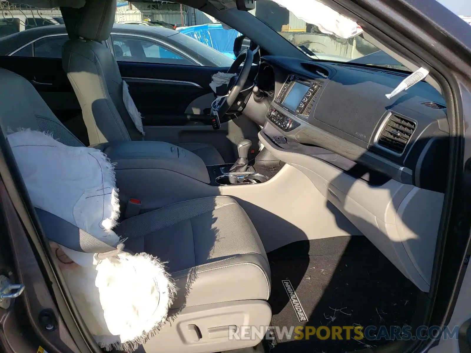 5 Photograph of a damaged car 5TDYZRFH7KS309829 TOYOTA HIGHLANDER 2019