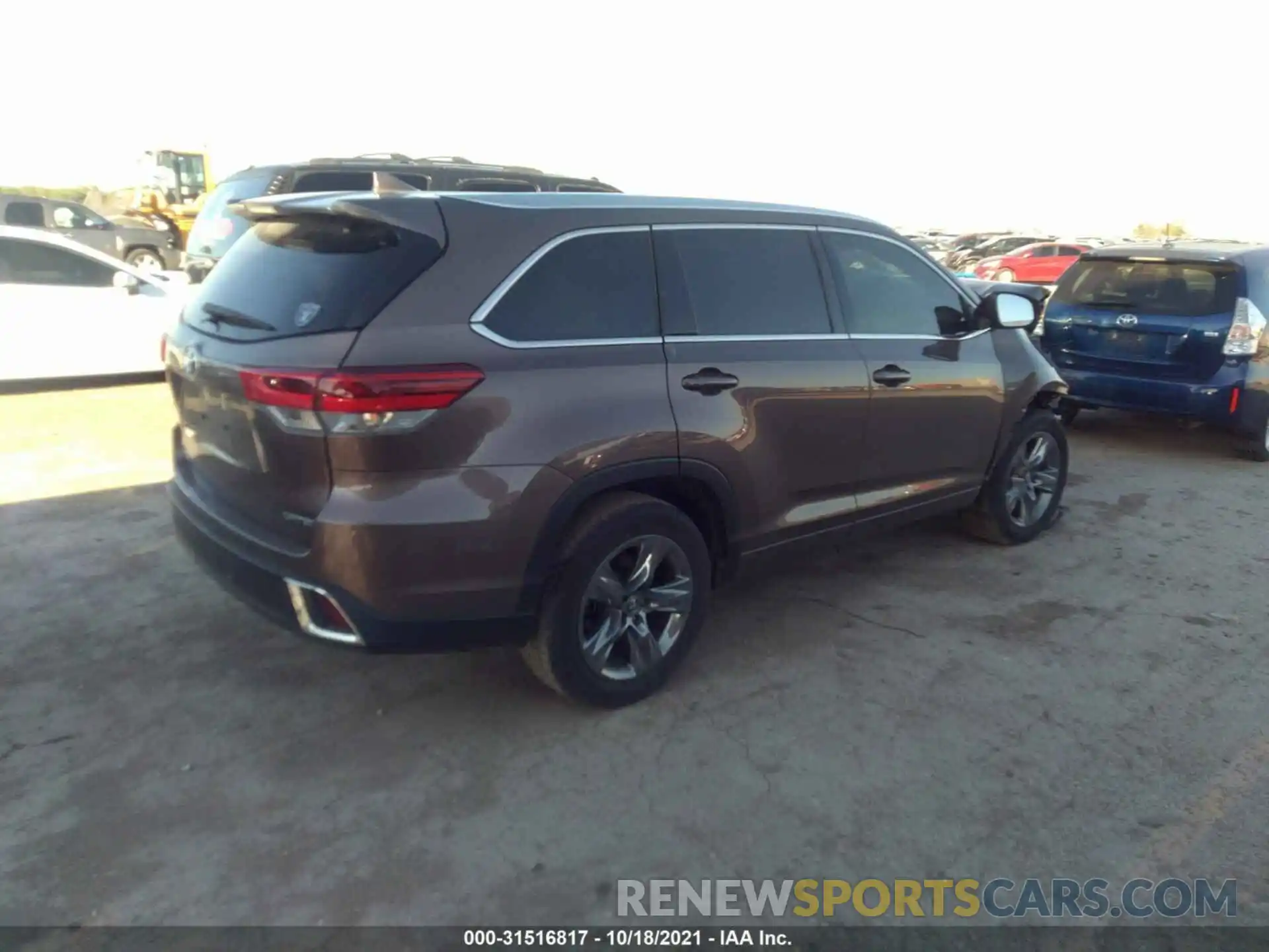 4 Photograph of a damaged car 5TDYZRFH7KS328591 TOYOTA HIGHLANDER 2019