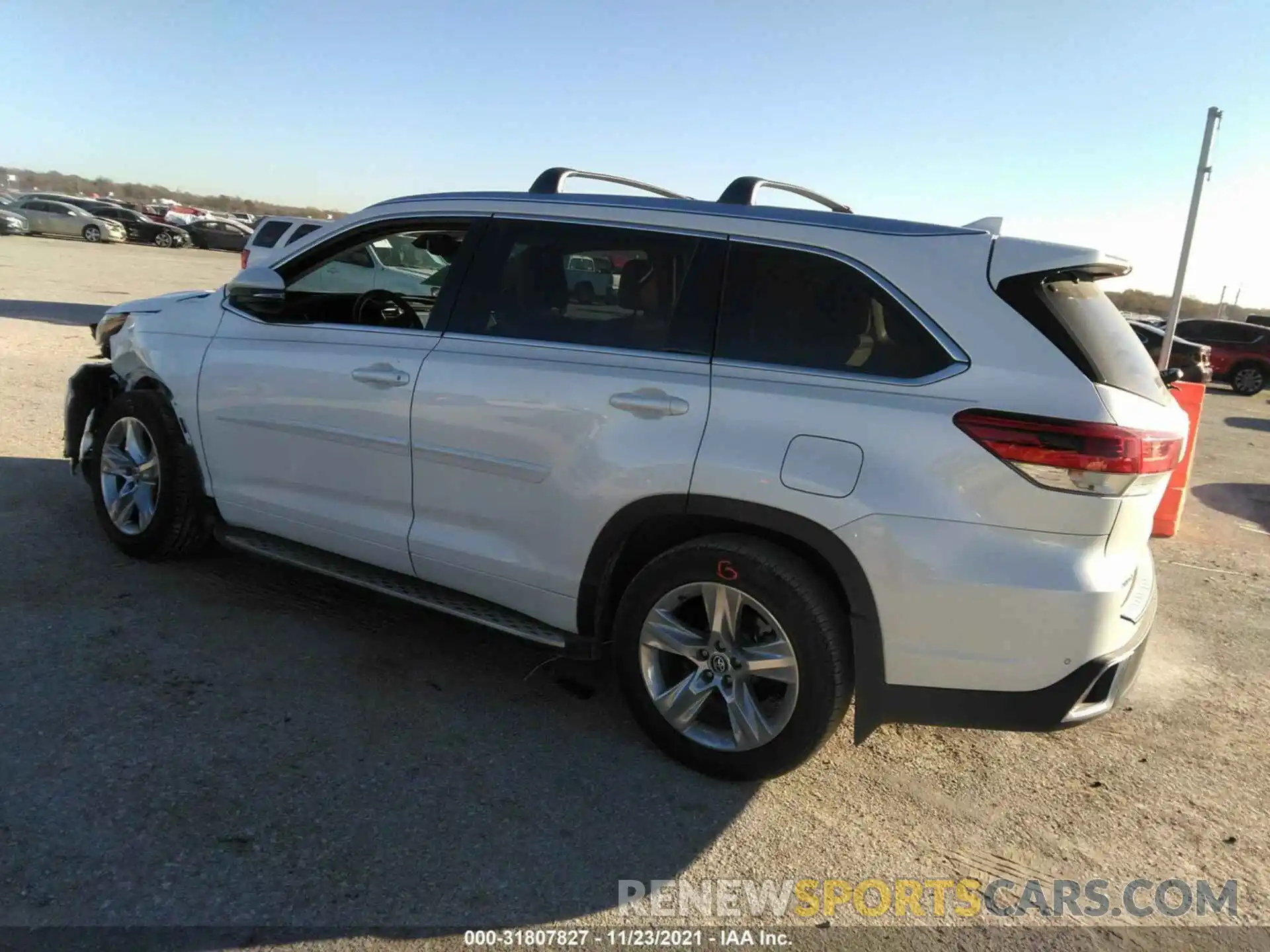 3 Photograph of a damaged car 5TDYZRFH7KS328767 TOYOTA HIGHLANDER 2019