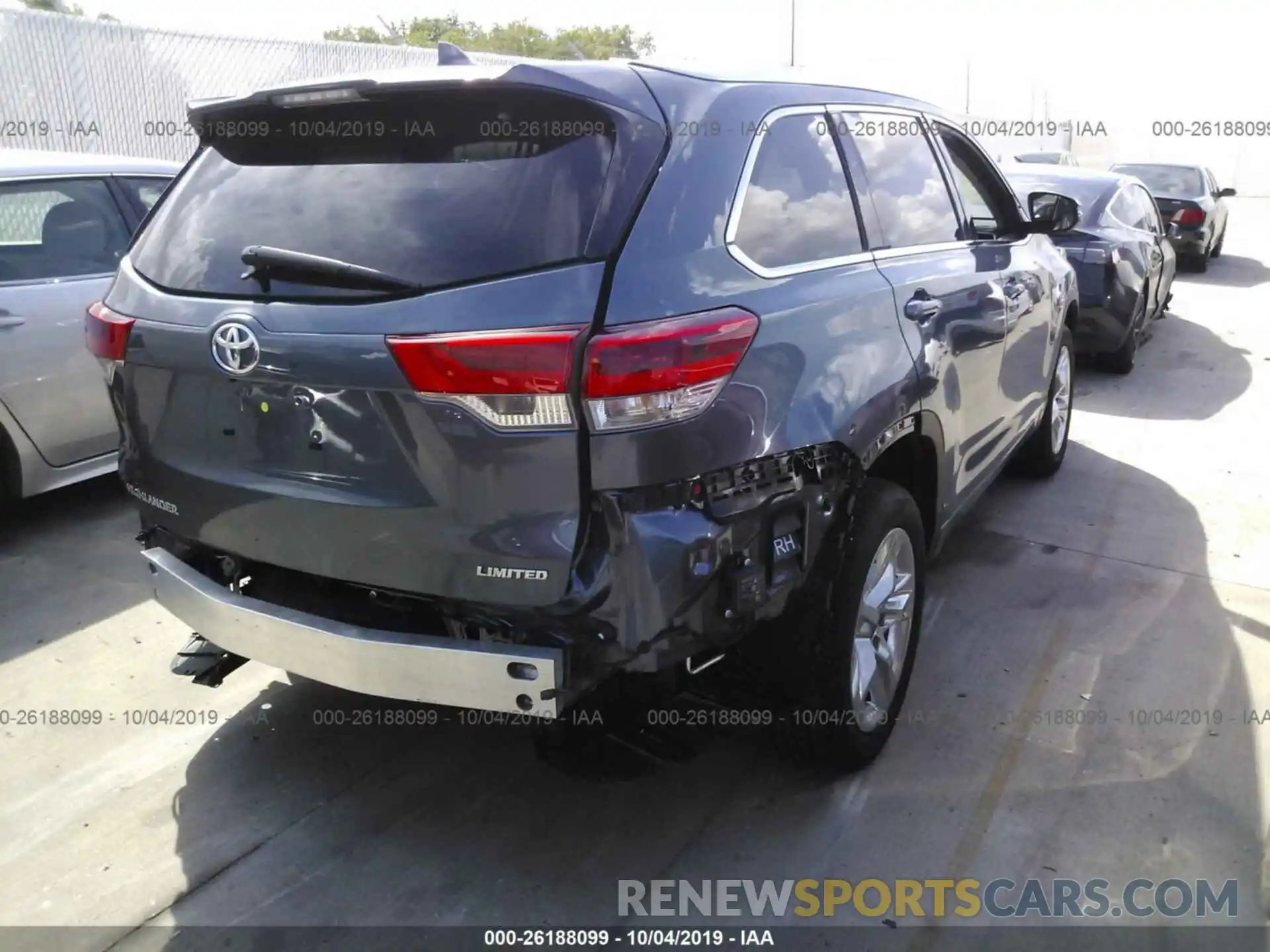 4 Photograph of a damaged car 5TDYZRFH7KS333984 TOYOTA HIGHLANDER 2019