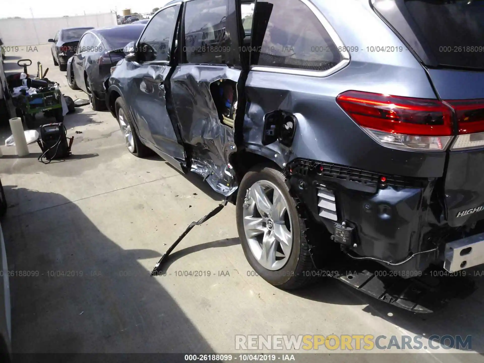 6 Photograph of a damaged car 5TDYZRFH7KS333984 TOYOTA HIGHLANDER 2019