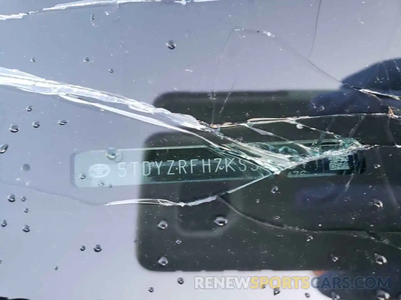 10 Photograph of a damaged car 5TDYZRFH7KS337341 TOYOTA HIGHLANDER 2019