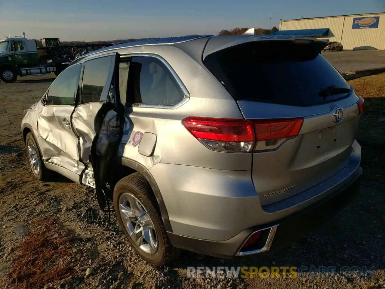 3 Photograph of a damaged car 5TDYZRFH7KS337341 TOYOTA HIGHLANDER 2019