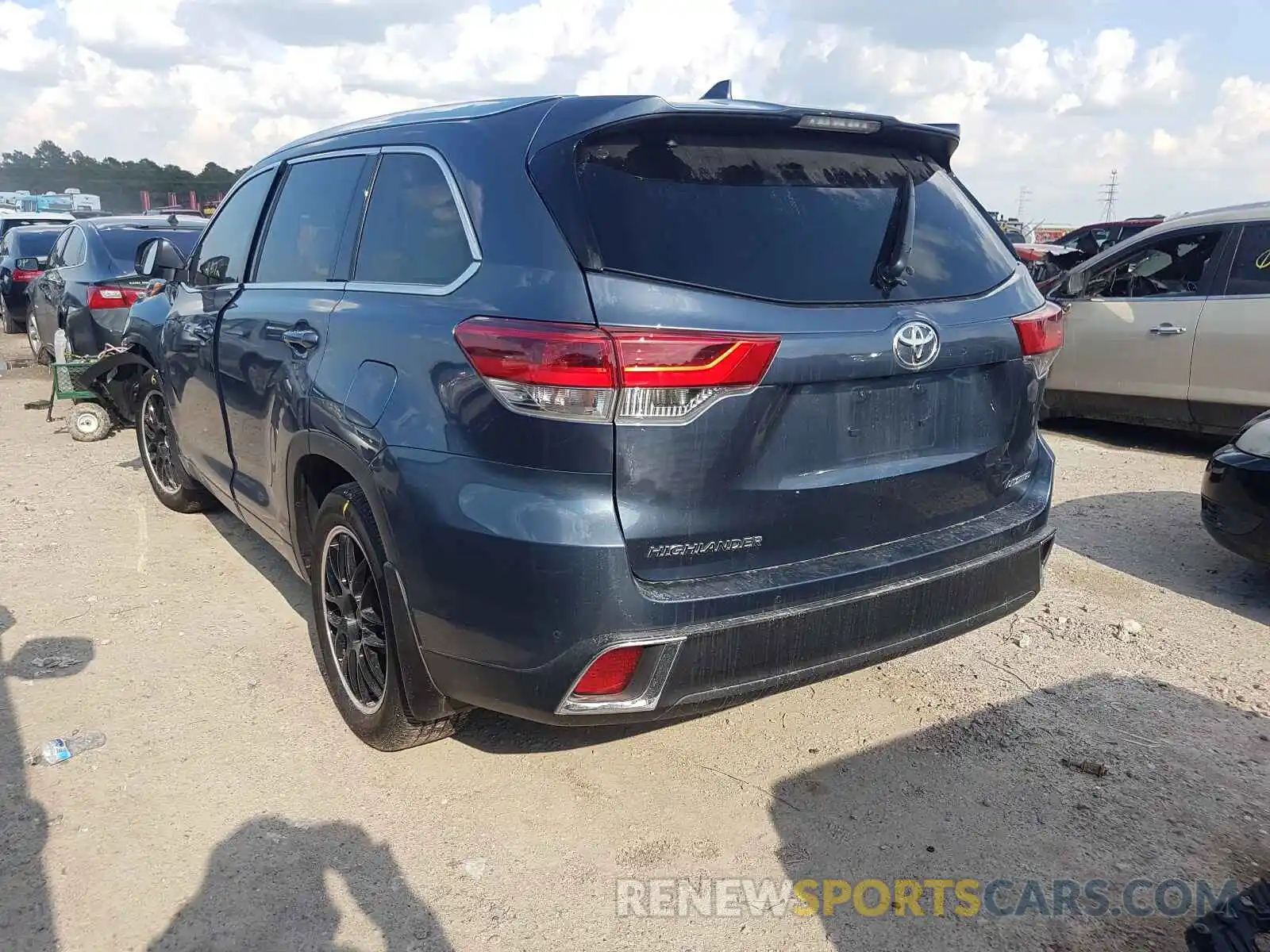 3 Photograph of a damaged car 5TDYZRFH7KS339820 TOYOTA HIGHLANDER 2019