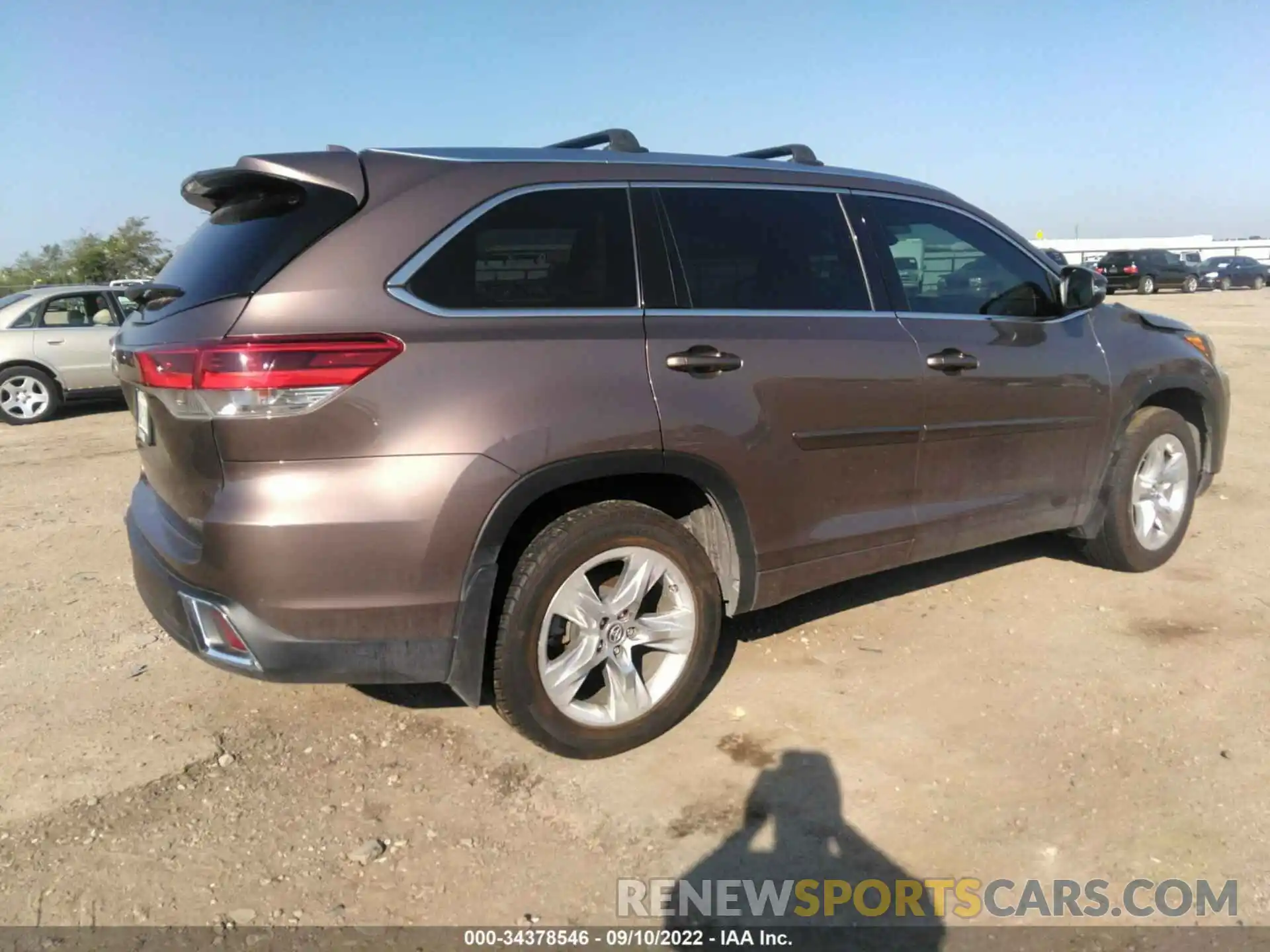 4 Photograph of a damaged car 5TDYZRFH7KS342748 TOYOTA HIGHLANDER 2019