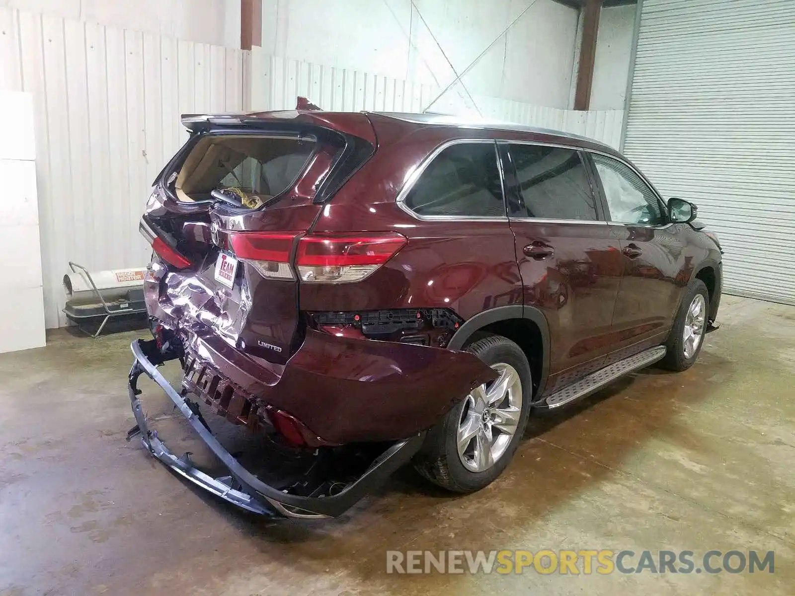 4 Photograph of a damaged car 5TDYZRFH7KS343253 TOYOTA HIGHLANDER 2019