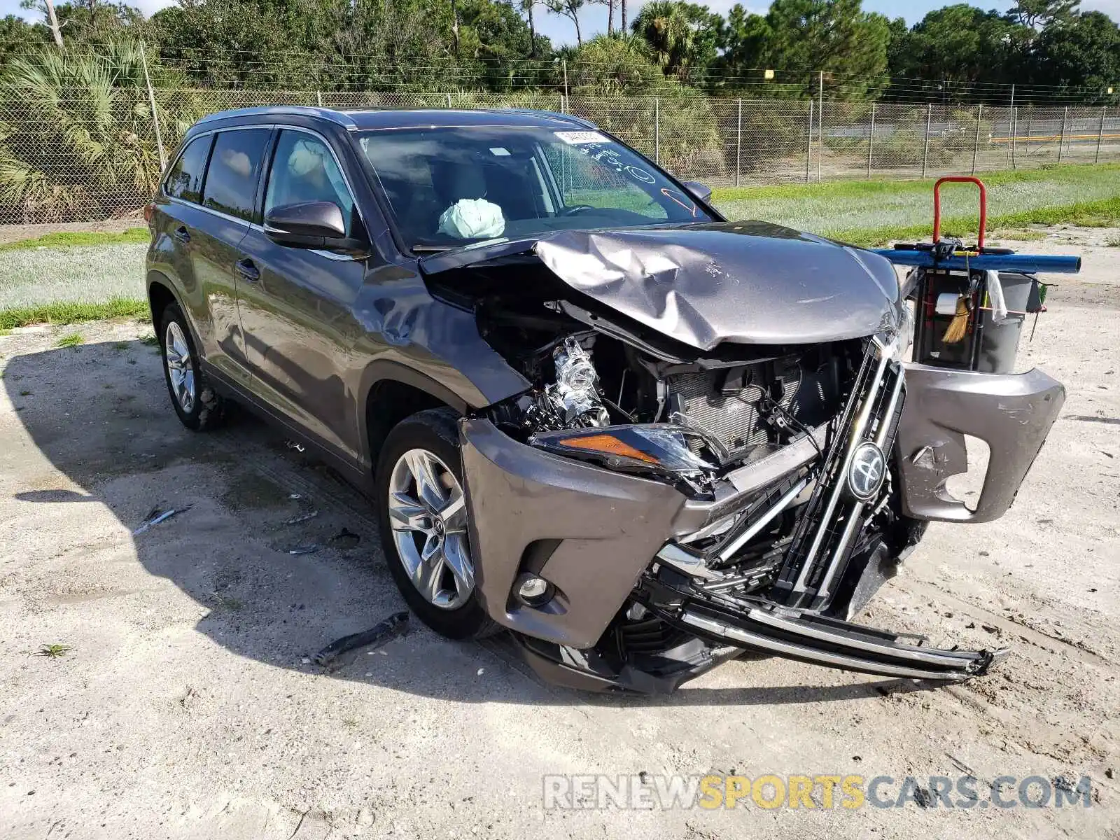 1 Photograph of a damaged car 5TDYZRFH8KS297089 TOYOTA HIGHLANDER 2019