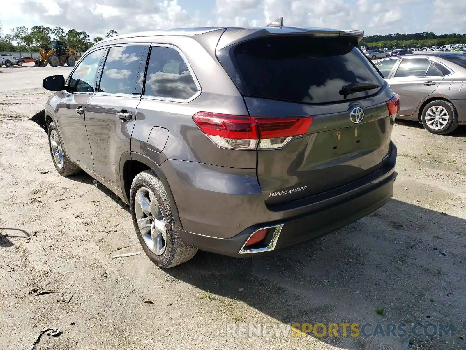 3 Photograph of a damaged car 5TDYZRFH8KS297089 TOYOTA HIGHLANDER 2019