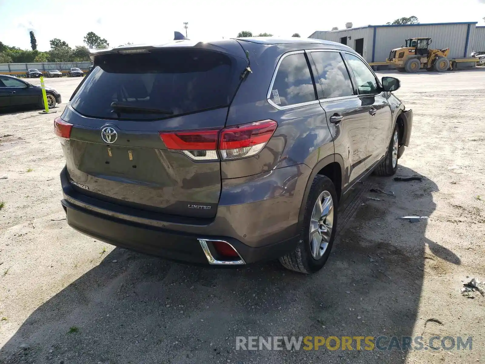 4 Photograph of a damaged car 5TDYZRFH8KS297089 TOYOTA HIGHLANDER 2019