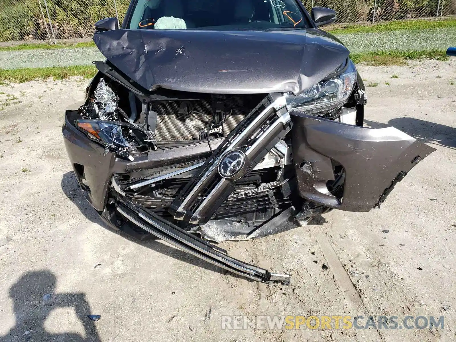 9 Photograph of a damaged car 5TDYZRFH8KS297089 TOYOTA HIGHLANDER 2019