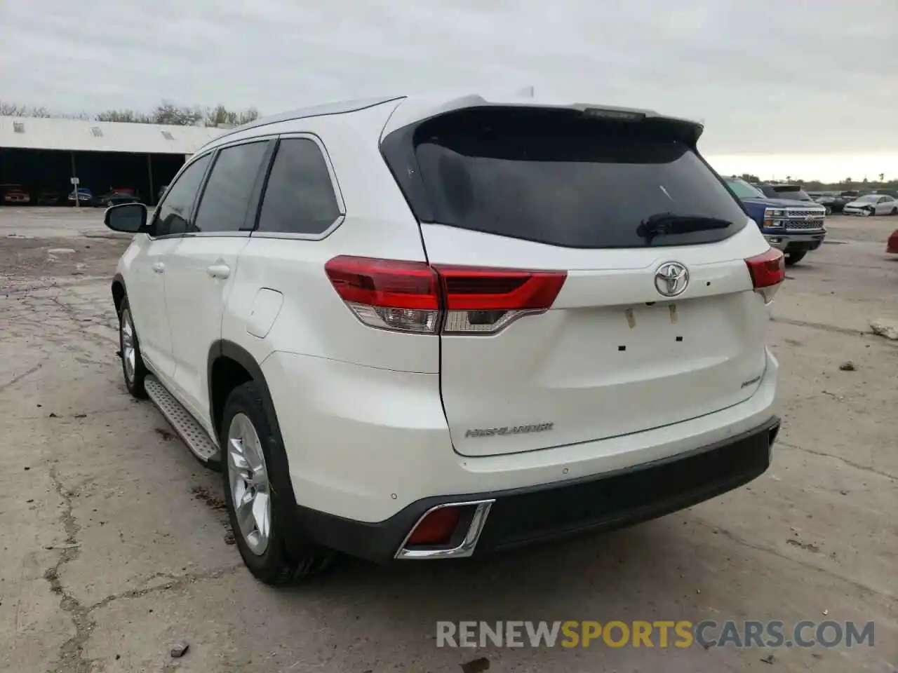 3 Photograph of a damaged car 5TDYZRFH8KS299036 TOYOTA HIGHLANDER 2019