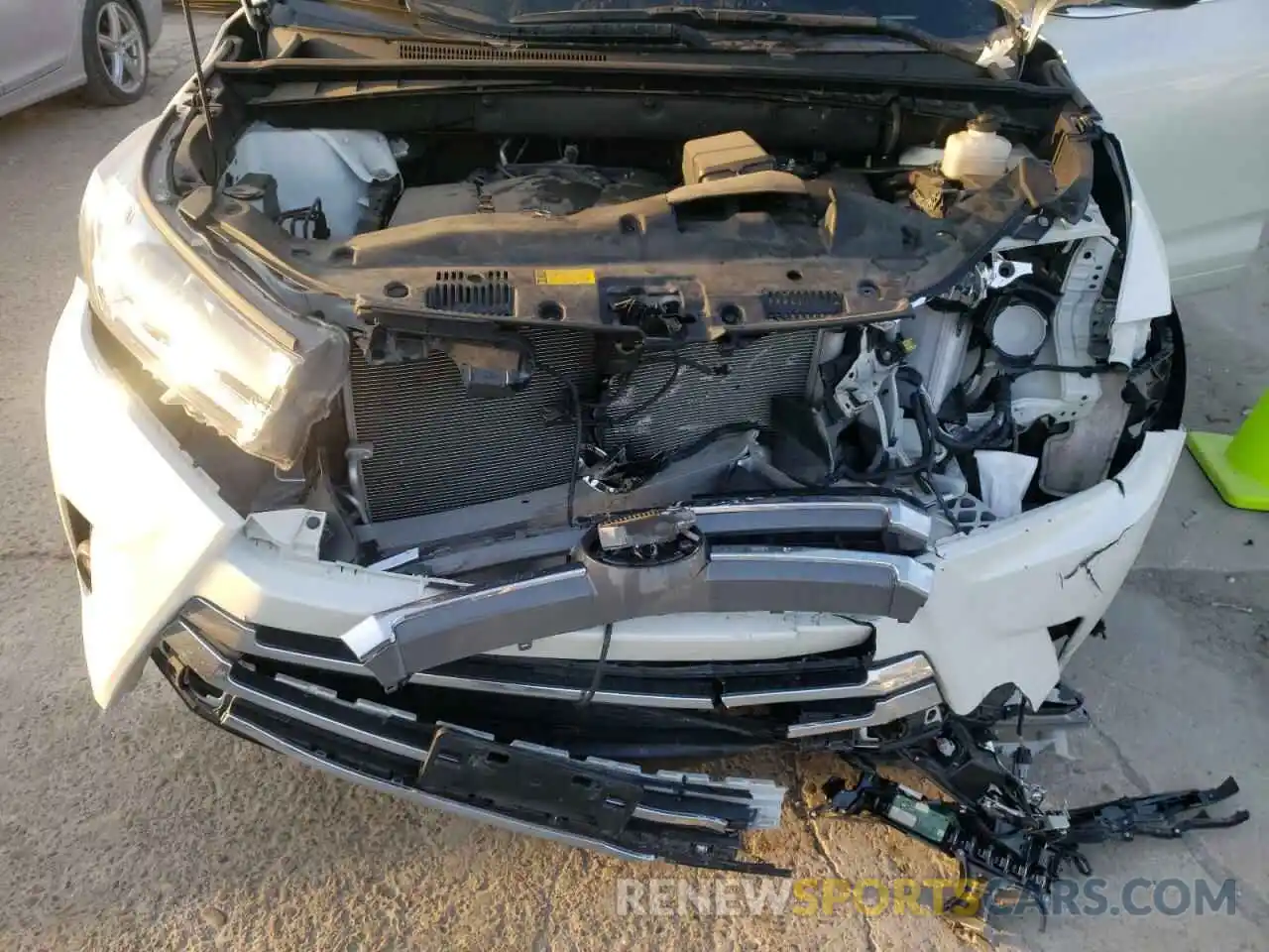 7 Photograph of a damaged car 5TDYZRFH8KS299036 TOYOTA HIGHLANDER 2019