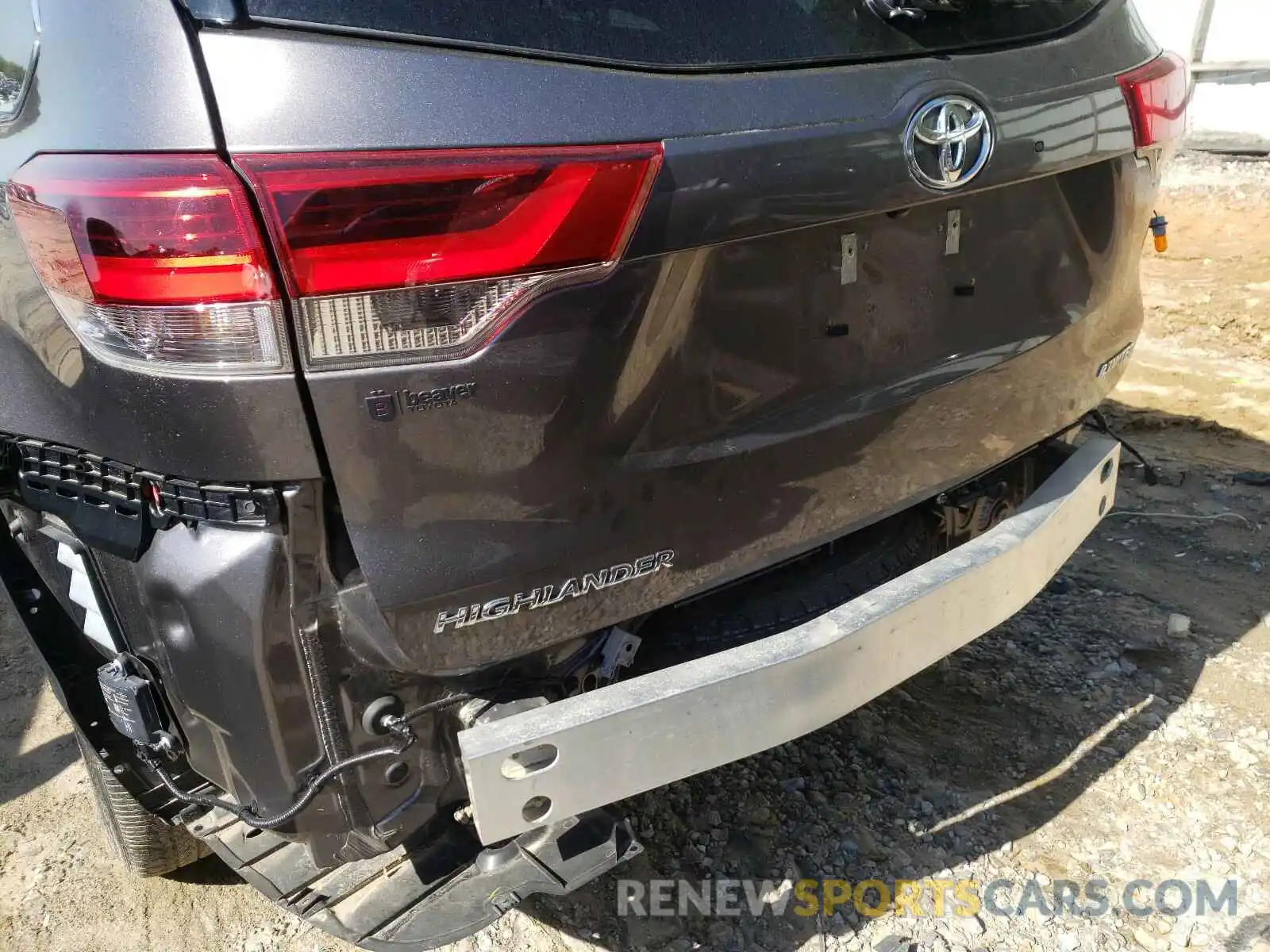 9 Photograph of a damaged car 5TDYZRFH8KS301061 TOYOTA HIGHLANDER 2019